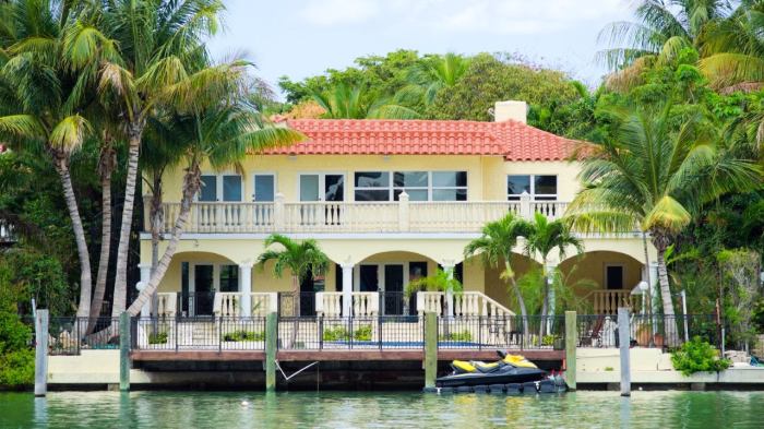 How to buy a house in miami